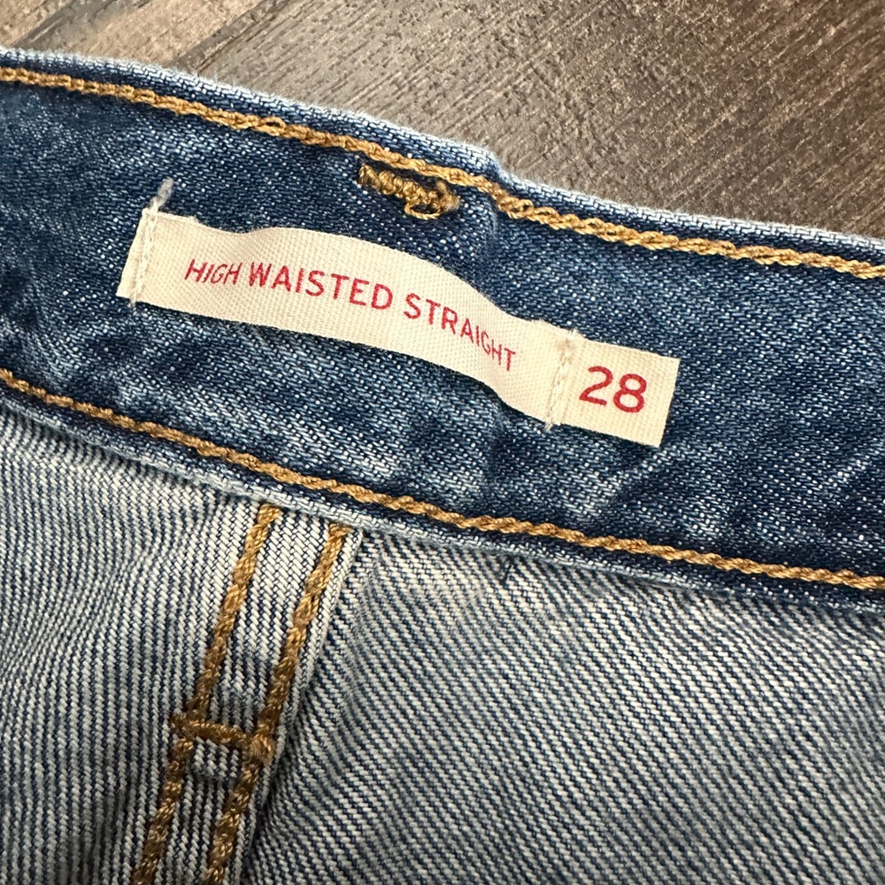 Levi’s - Picture 2 of 3